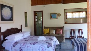 傳統雙人或雙床房 | 迷你吧、遮光布/窗簾、床單