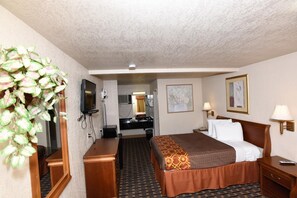 Desk, laptop workspace, blackout curtains, iron/ironing board - Best Budget Inn - In Anaheim (Southwest Anaheim) (Anaheim)
