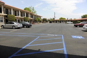 Self parking - Best Budget Inn - In Anaheim (Southwest Anaheim) (Anaheim)