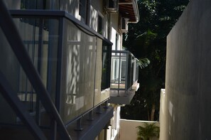 Triple Room, Balcony | Balcony - Pousada Colibri (Paraty)