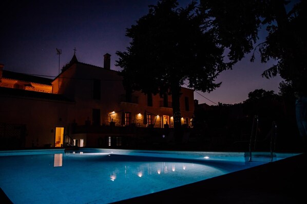 Seasonal outdoor pool