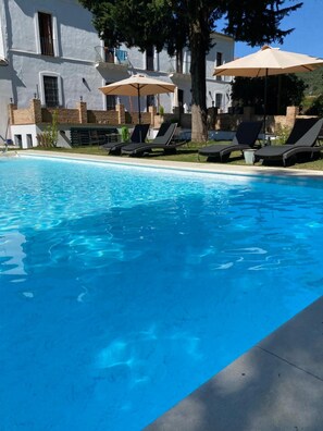 Piscine extérieure (ouverte en saison)