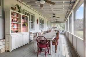 Free daily full breakfast  - BellaVida B&B and Retreat (Wimberley)