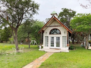 Outdoor wedding area - BellaVida B&B and Retreat (Wimberley)