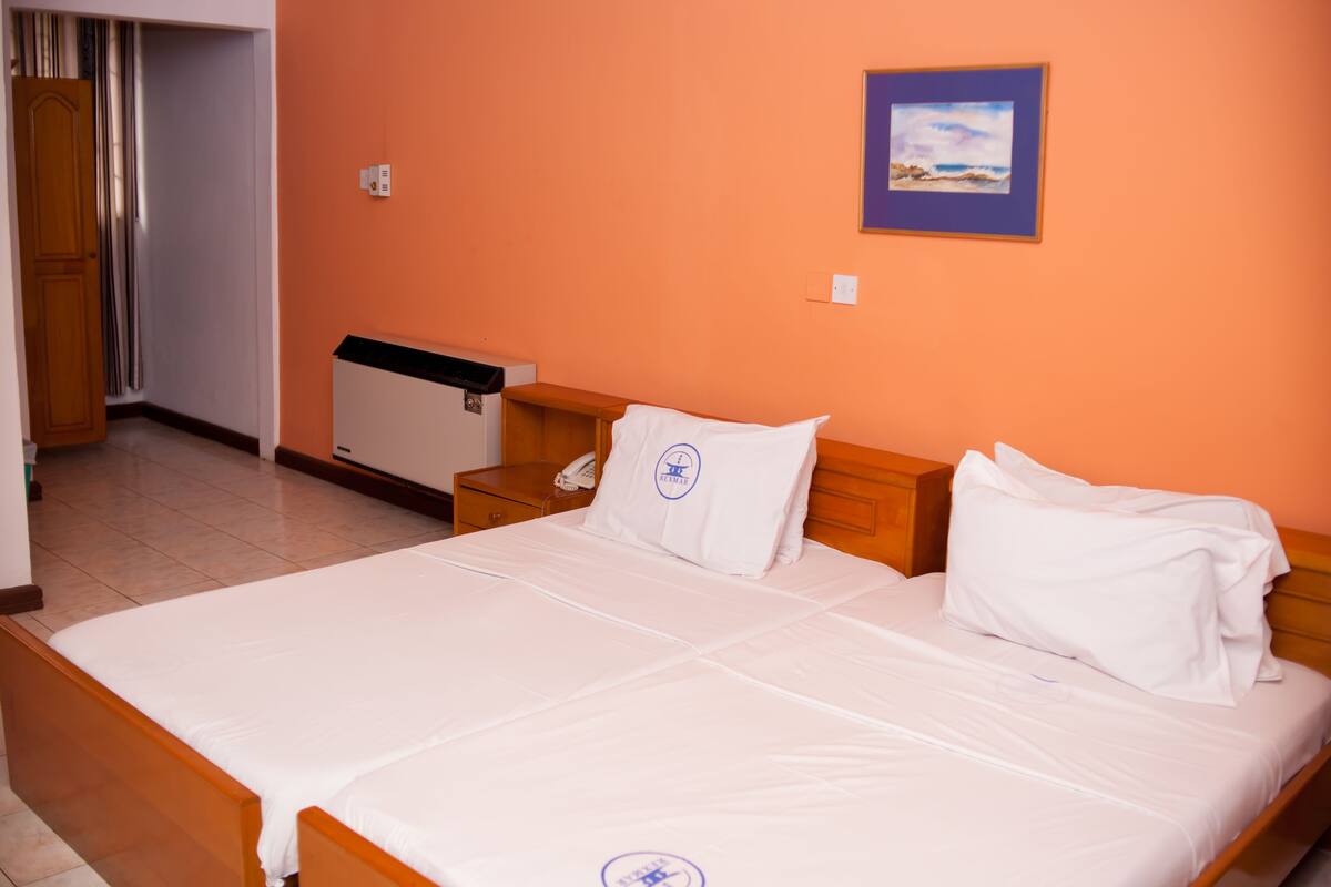 Kamar Double atau Twin Eksklusif, teras, pemandangan kebun | Meja kerja, ruang kerja ramah laptop, dan tempat tidur bayi gratis