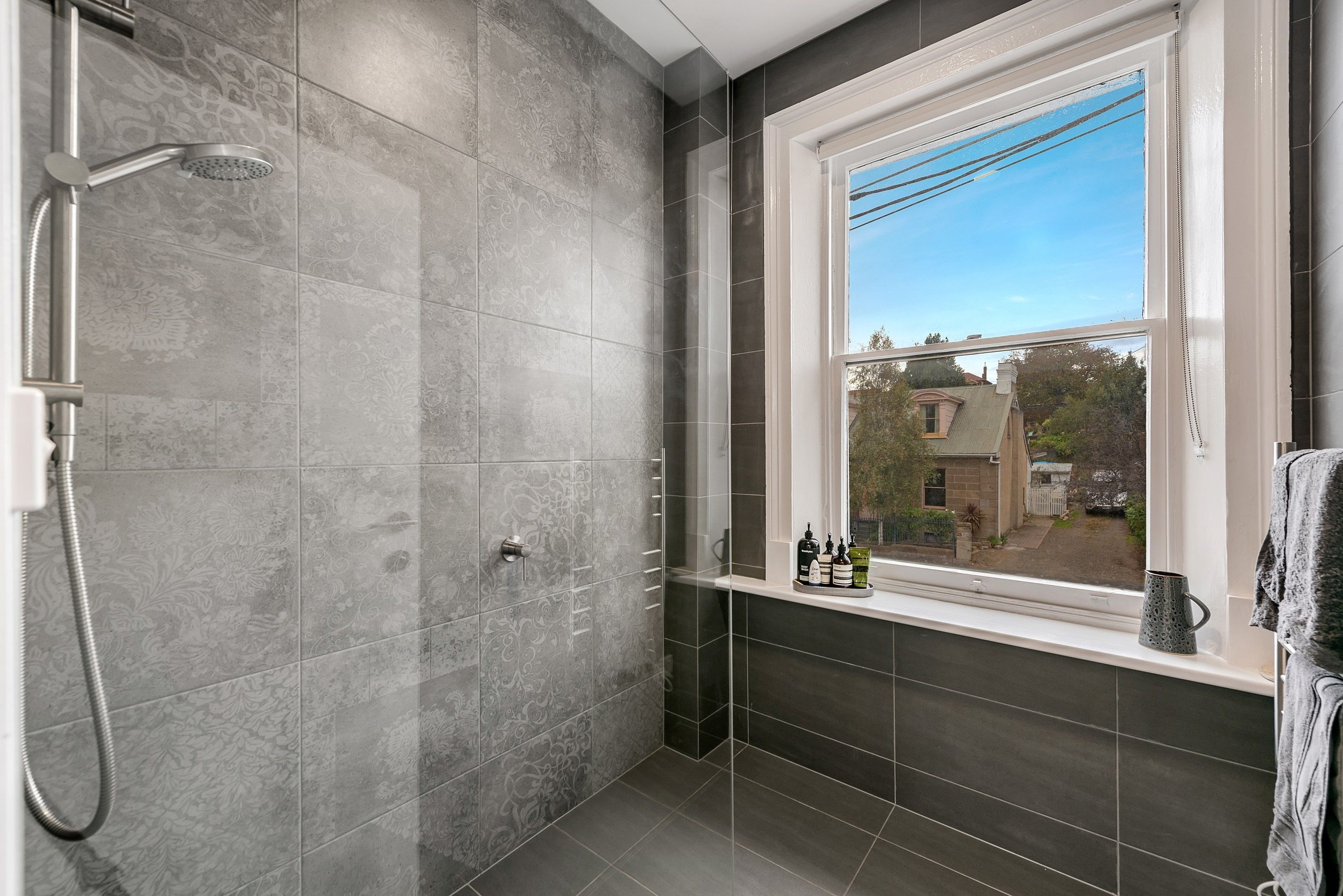 2 Bedroom Deluxe Apartment | Bathroom | Shower, free toiletries, hair dryer, slippers