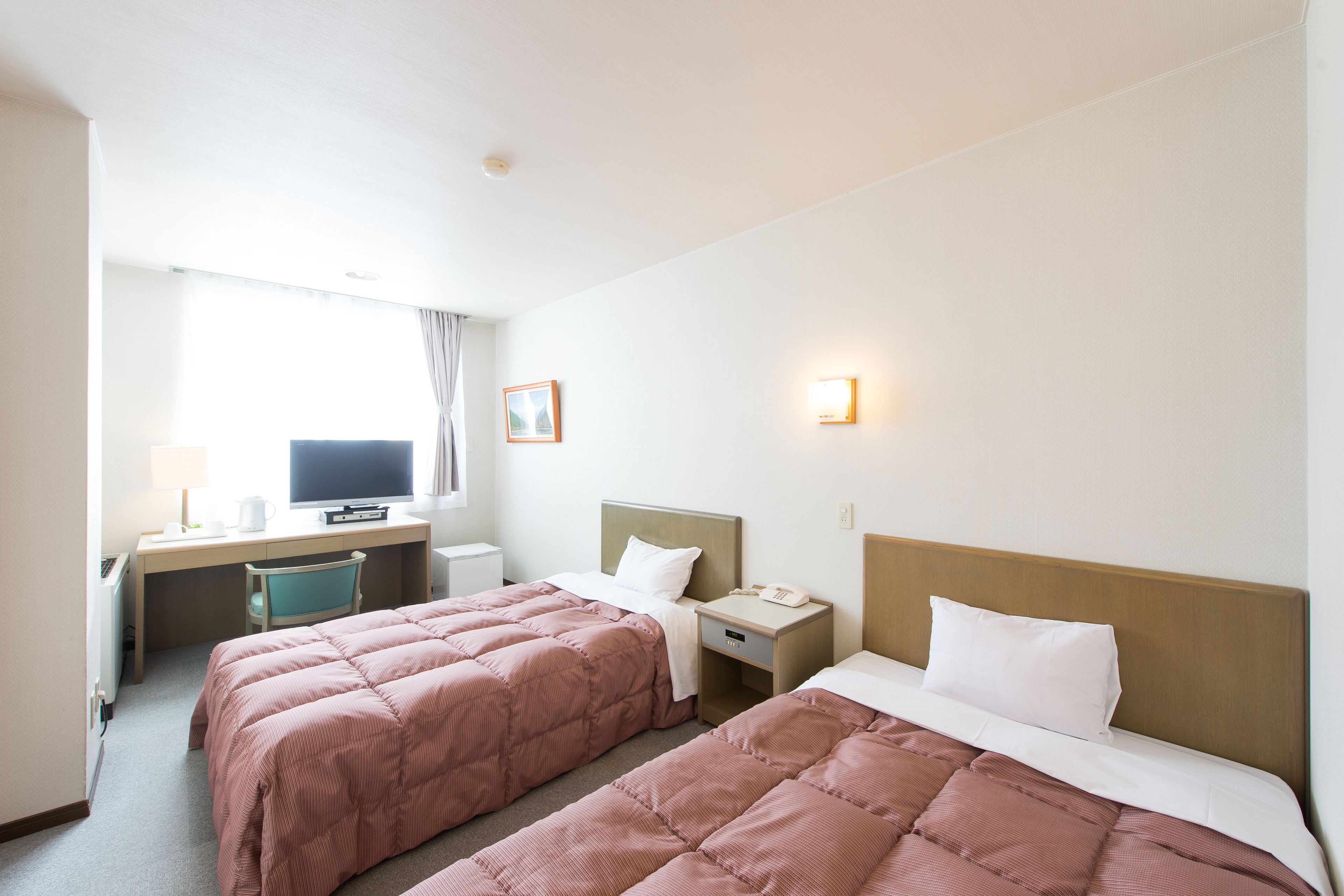 desk, iron/ironing board, free wifi