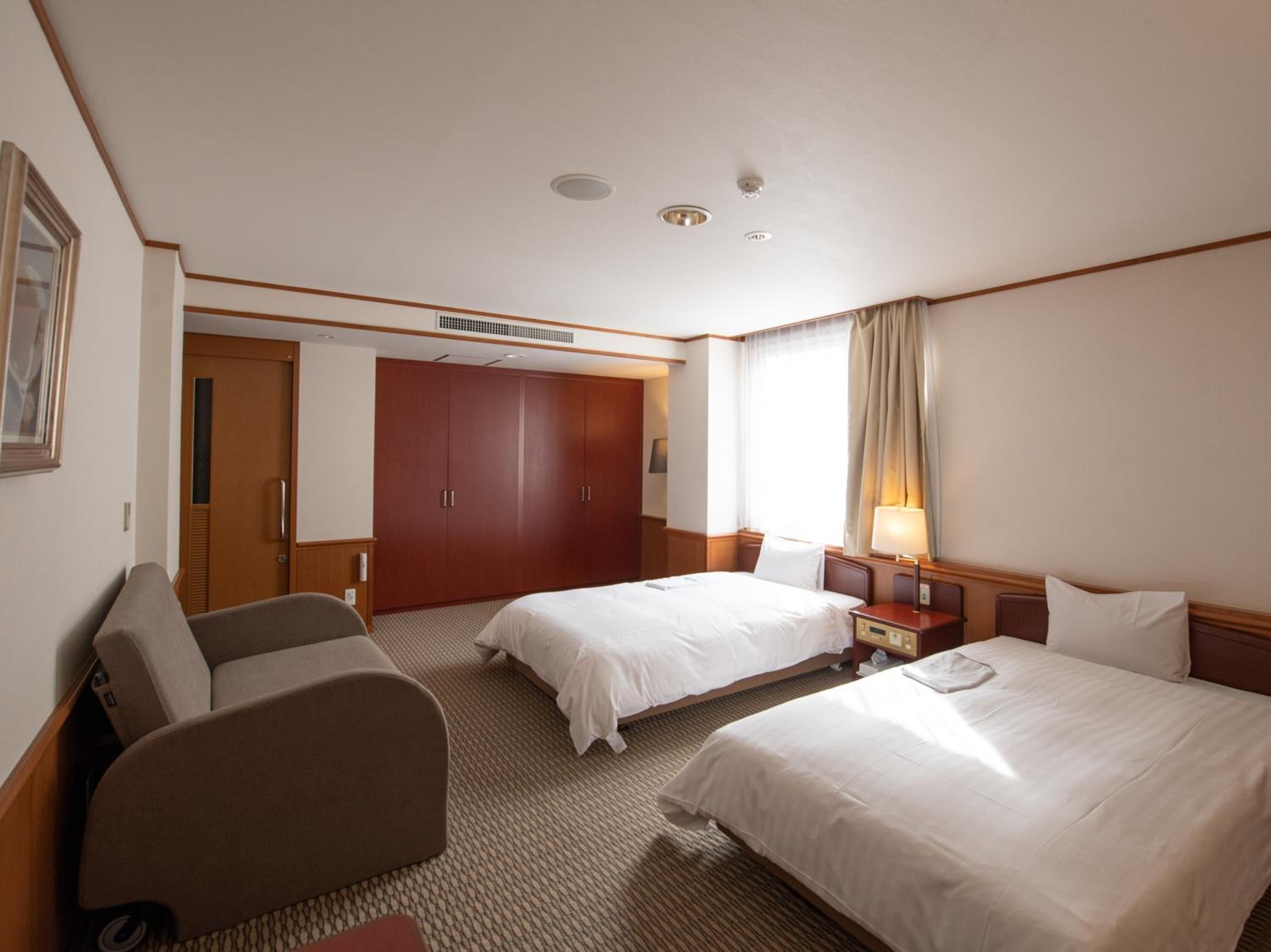 desk, iron/ironing board, free wifi