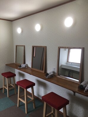 Caja de seguridad en la habitación, wifi gratis y ropa de cama 