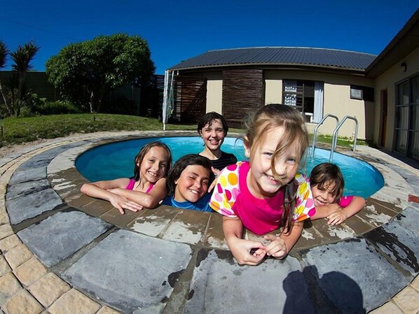 Family House | Katil Tempur-Pedic, peti besi dalam bilik, seterika/papan seterika