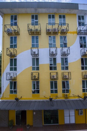 Exterior - OYO 44037 King Park Hotel (Lahad Datu)