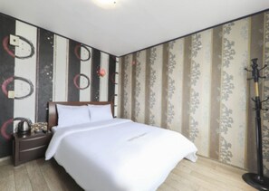 스탠다드룸 | 책상, 무료 WiFi