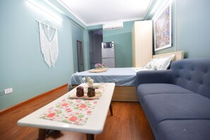 高级公寓 | 1 多间卧室、办公桌、隔音、免费 WiFi