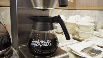 A coffee maker with a black body and clear glass top, labeled "BRAVILOR BONAMAT."
