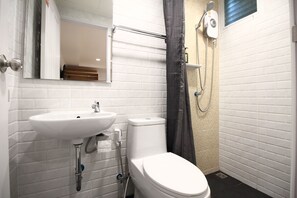 샤워 시설, 타월, 비누, 샴푸