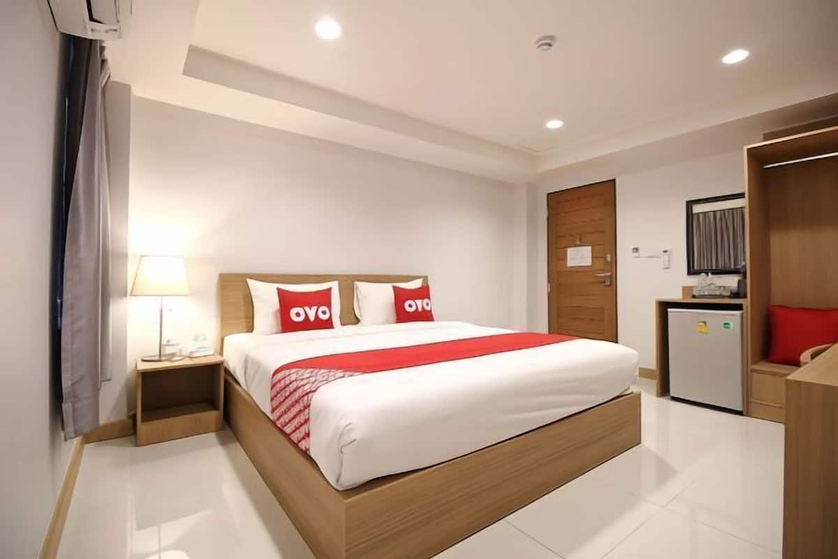 Escritorio, wifi gratis y ropa de cama