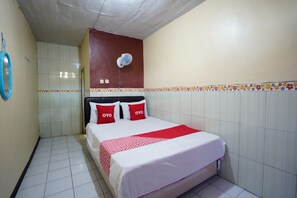 Escritorio, wifi gratis y ropa de cama 