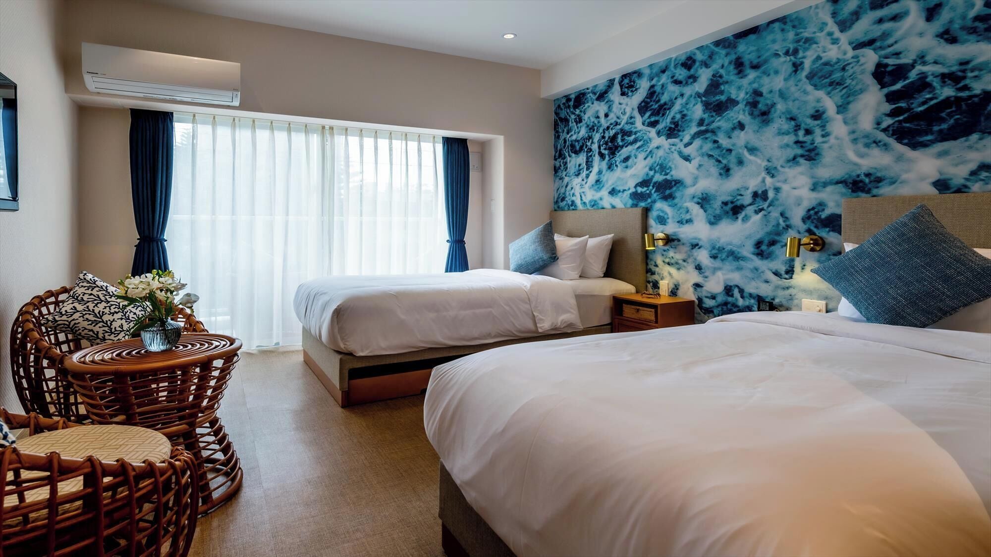 Free WiFi, bed sheets