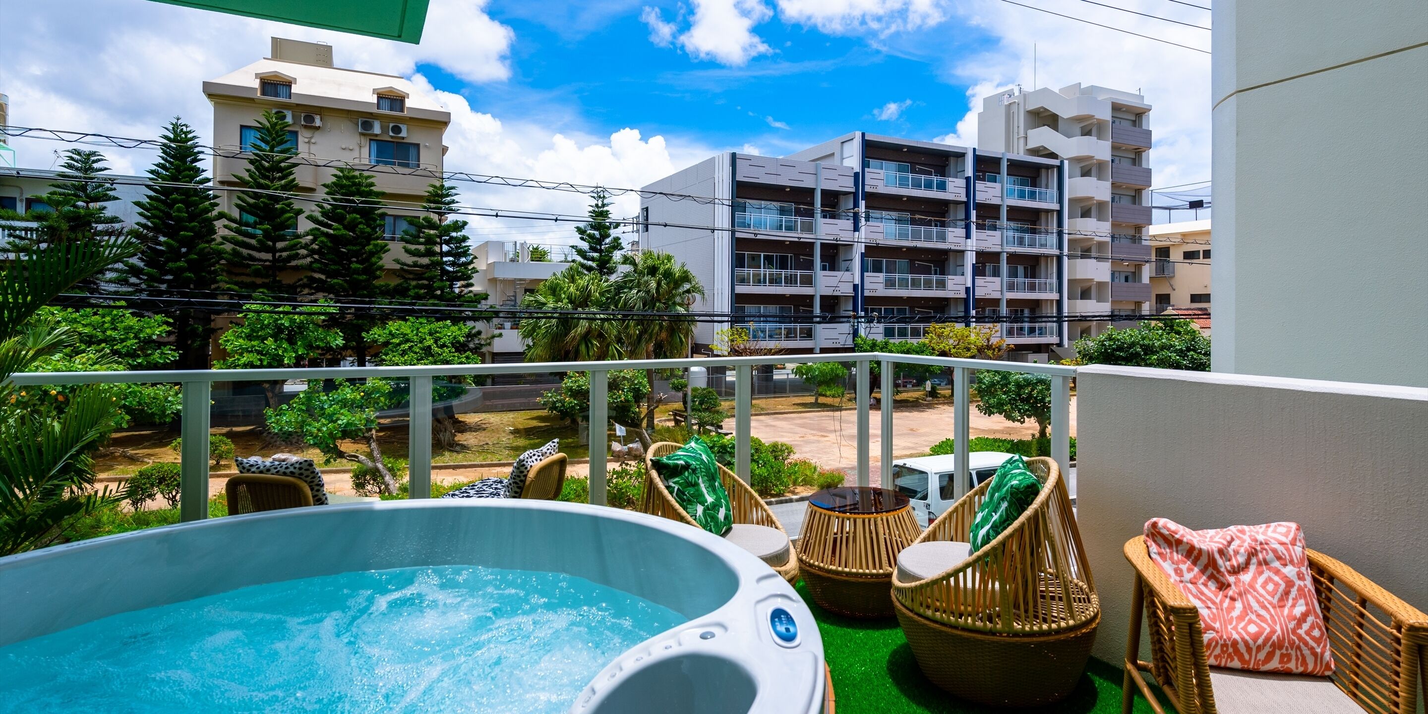 Bồn tắm spa ngoài trời