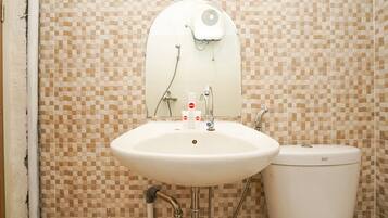 Standard Double Room | Bathroom sink