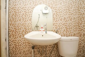 Chambre Double Standard | Lavabo de la salle de bain