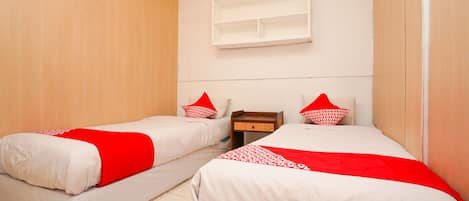 Habitación estándar con 2 camas individuales | 1 dormitorio, escritorio, wifi gratis y ropa de cama