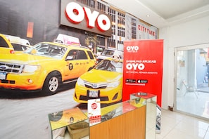 Reception - Super OYO Naomi Heritage (Surabaya)