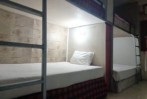 1 bedroom, desk, free WiFi, bed sheets