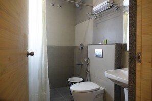 Shower, rainfall showerhead, free toiletries, towels - Hotel Abis Grand (Coimbatore)