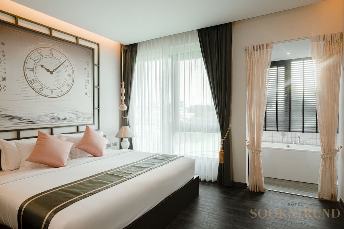 Suite Superior, 1 letto matrimoniale | 1 camera, minibar, una cassaforte in camera, una scrivania