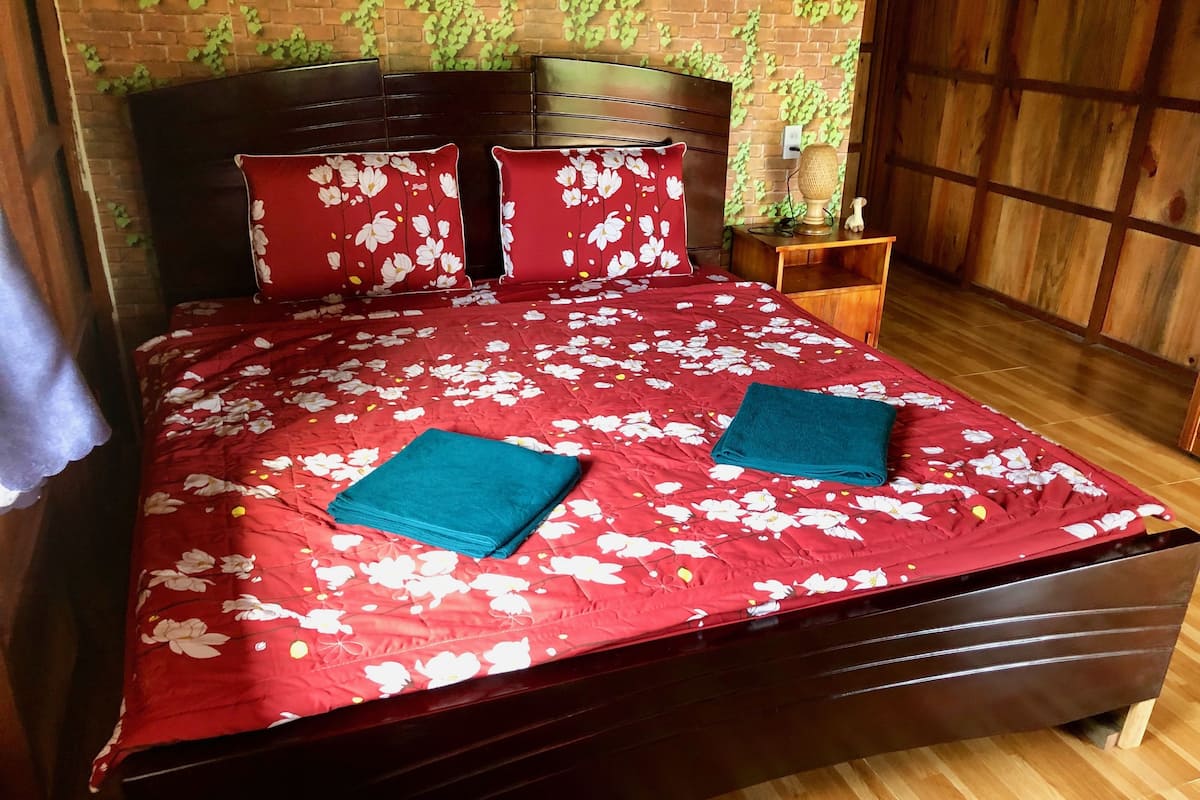 Superior bungalow, 1 kingsize bed, uitzicht op tuin | 1 slaapkamer, luxe beddengoed, bedden met traagschuimmatras, een minibar