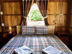 デラックス ルーム | 高級寝具、低反発ベッド、ミニバー、遮光カーテン