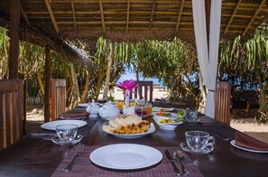 Breakfast area - Jungle Beach Ahungalla (Ahungalla)