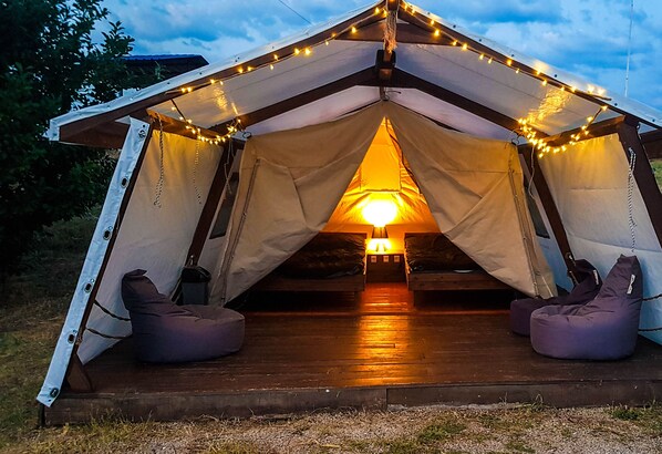 Deluxe Tent | Premium bedding, individually furnished, free WiFi, bed sheets - Saros Tepe Camping (Gallipoli)