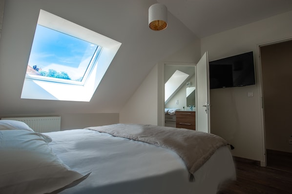 Double Room | Egyptian cotton sheets, premium bedding, individually decorated - Le Feneau (Creuzier-le-Neuf)