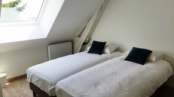 Classic Twin Room | Egyptian cotton sheets, premium bedding, individually decorated