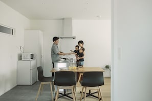 Căn hộ, 3 phòng ngủ (Elumira) | Bếp riêng | Tủ lạnh 
