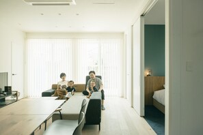 公寓, 3 間臥室 (Elumira) | 客廳 | 平面電視