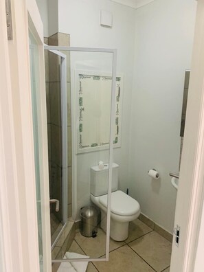 Standard-Apartment | Badezimmer