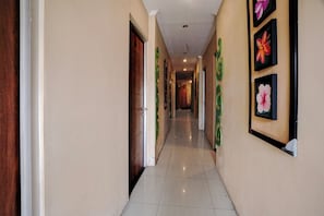 Lobby - Hotel O Surabaya near Surabaya Town Square formerly Kupang Gunung Residence (Surabaya)