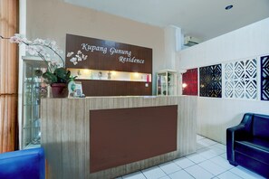 Reception - Hotel O Surabaya near Surabaya Town Square formerly Kupang Gunung Residence (Surabaya)