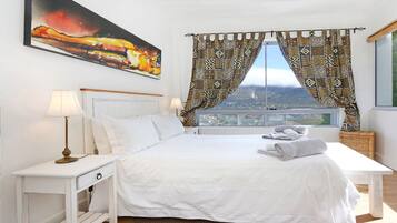 Apartment | Premium bedding, in-room safe, laptop workspace, iron/ironing board