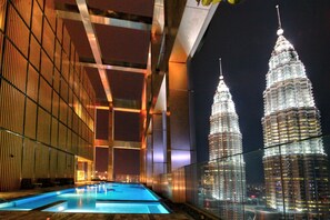 Outdoor pool - The Residences KLCC - Luxury Suites (Kuala Lumpur)