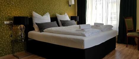 Family Suite | Individually decorated, individually furnished, desk, blackout drapes