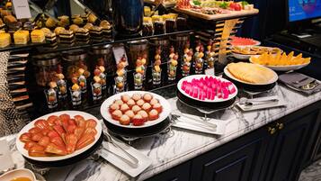 Desayuno continental (VND 230000 por persona)