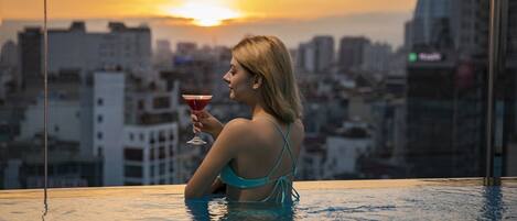 Outdoor pool, sun loungers