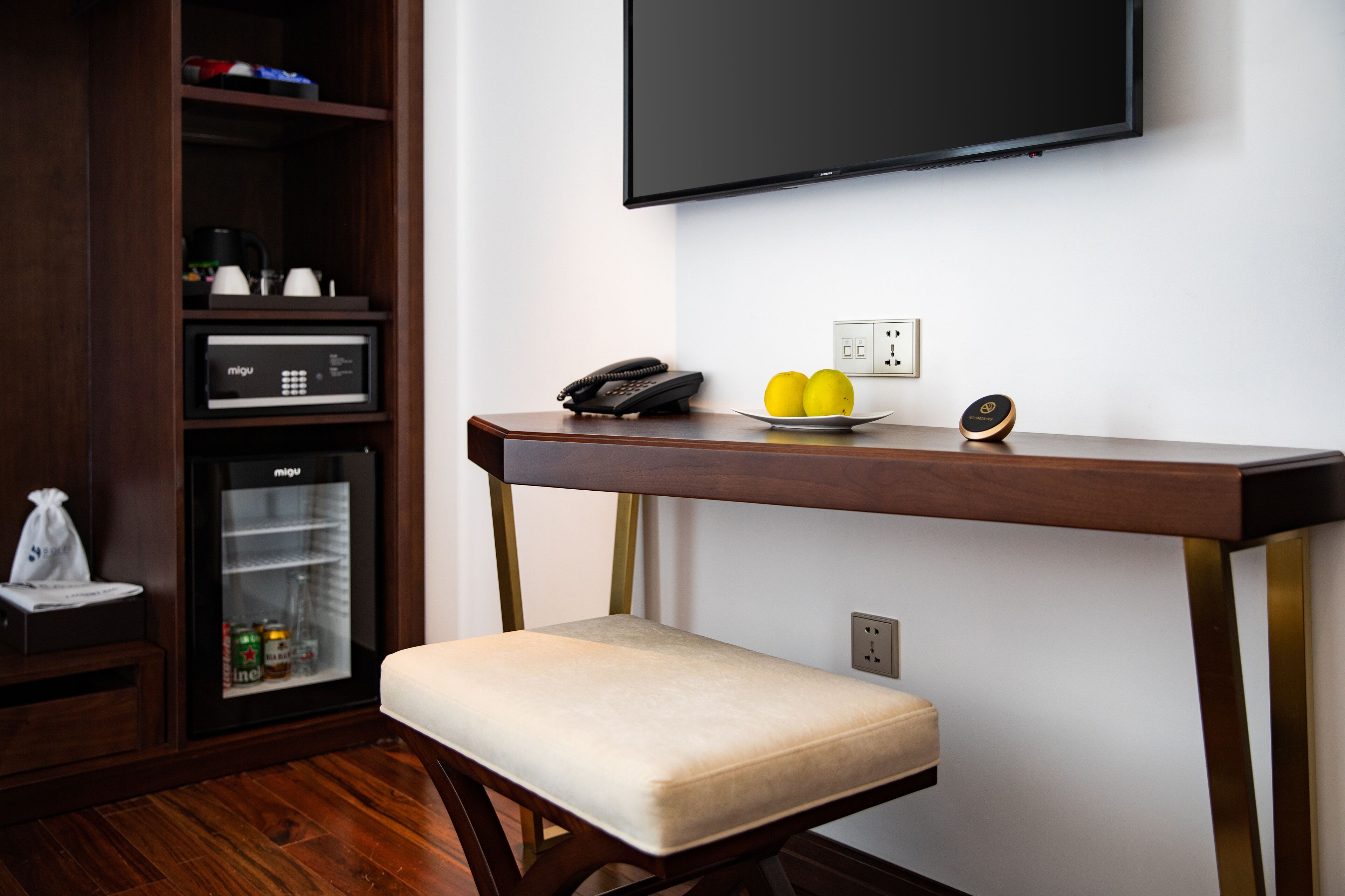 1 bedroom, hypo-allergenic bedding, minibar, in-room safe