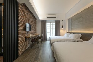 Quadruple Room | Desk, blackout drapes, rollaway beds, free WiFi - White Mocca Homestay (Magong)