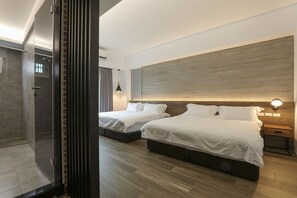 Chambre quadruple | Bureau, rideaux d’obscurcissement, système d’insonorisation