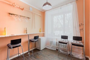 Fridge, microwave, stovetop, electric kettle